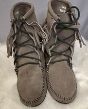 Minnetonka Boots Womens Size 9 Dark Grey Suede Fringe Moccasin Ankle Flat