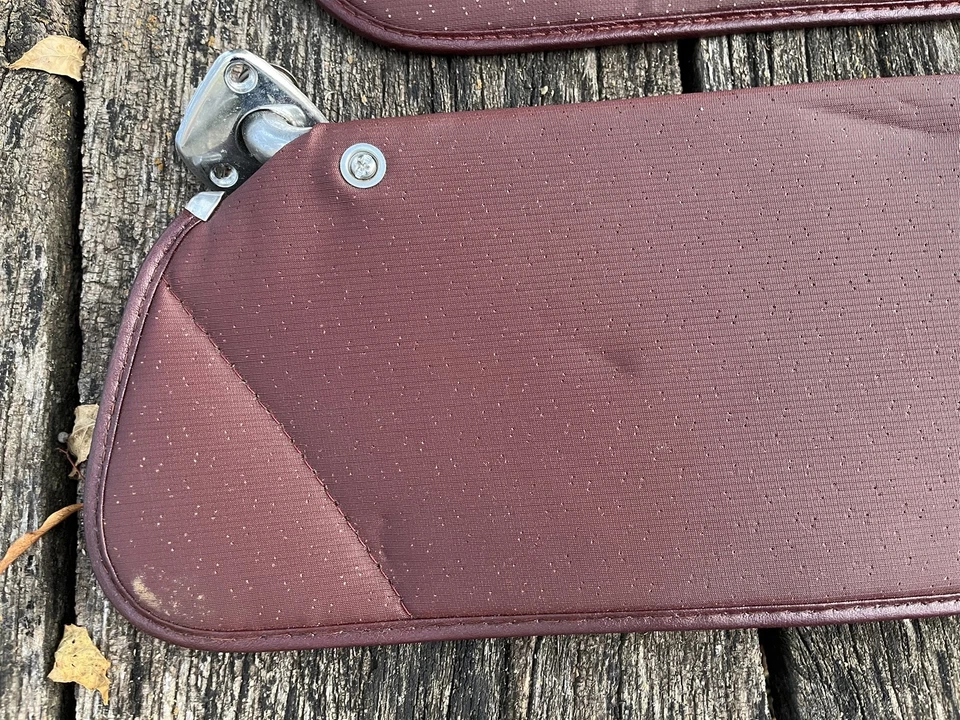 Parasoles granate Chevrolet Toronado 1971-76 OEM GM Cadillac Buick Oldsmobile Foto 2 de 4