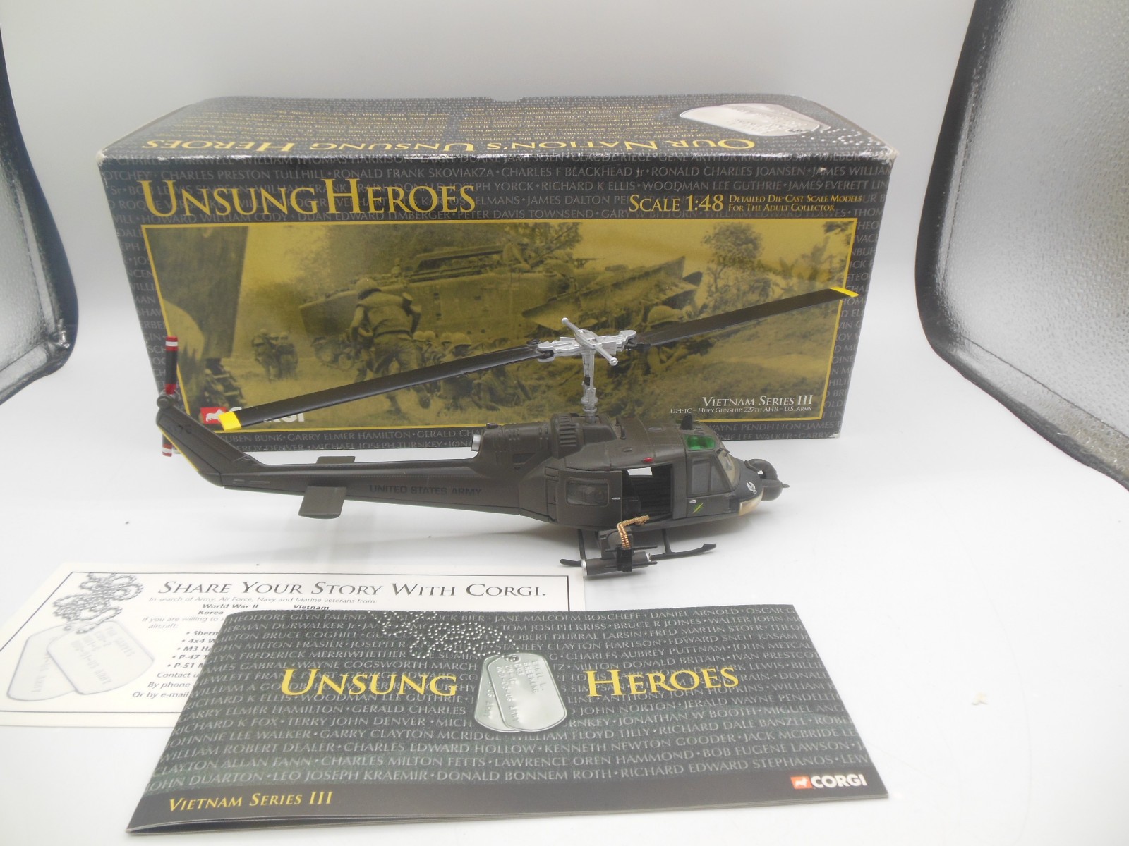 Corgi US50409 UH-1C Huey Gunship 227th AHB US Army Veitnam Series III 1:48 Scal