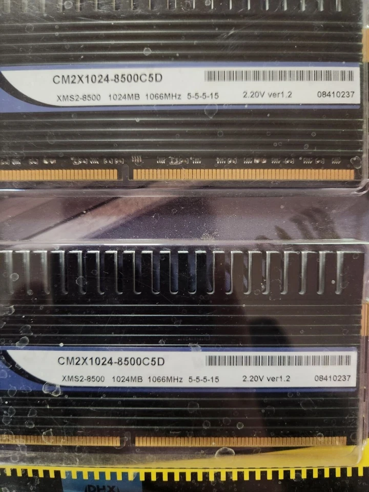 Corsair Dominator 2GB (2x1GB) DDR2 PC2-8500 C5 1066MHz CM2X1024-8500C5D - Image 2 of 4