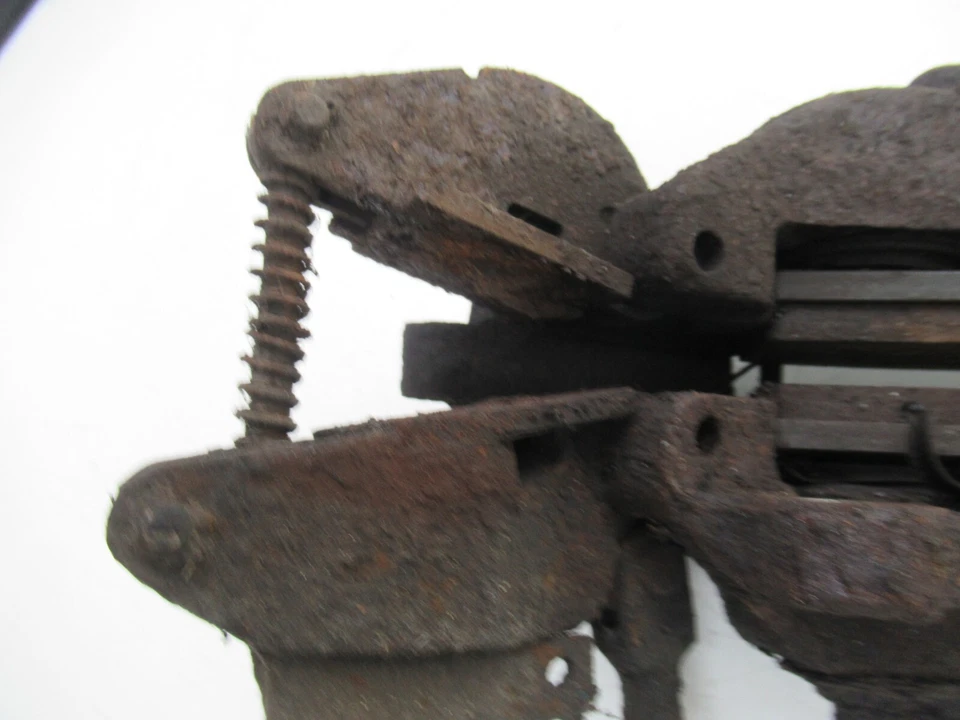 Pinça de freio traseira direita BENTLEY BROOKLANDS 1996 - Imagem 4 de 4