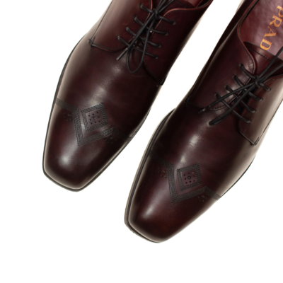 970$ Prada Square Toe Oxfords With Stiching In Brown Size: US 7.5