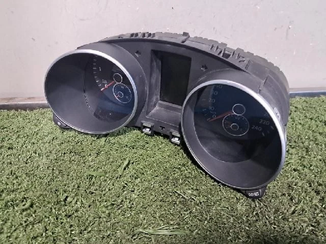 Приборные панели 2011 Volkswagen Golf TDI 5K0920871A - Изображение 3 из 4