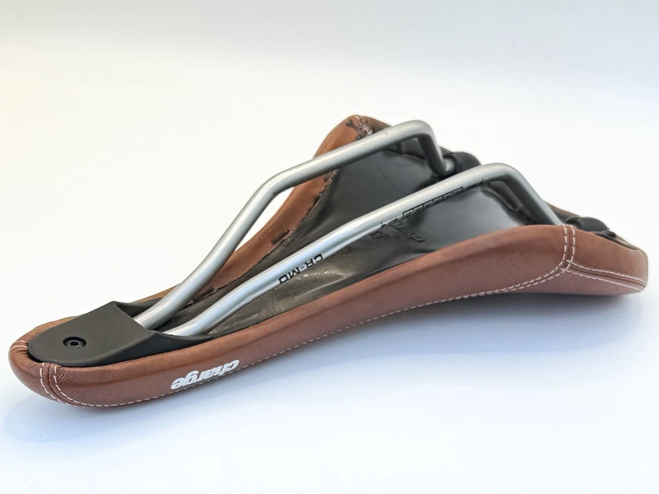 Sillín de cuchara Charge Bikes - Cuadro CrMo ligero, canal de alivio de presión, Foto 3 de 4