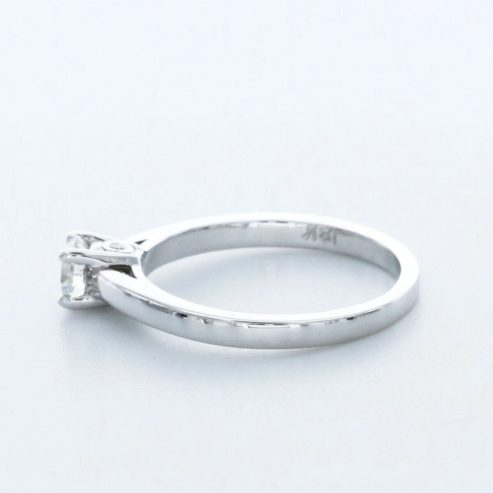 Anillo clásico de 4 puntas de oro de 18 quilates de corte redondo F/SI1 de 0,6 quilates con detalles Foto 4 de 4