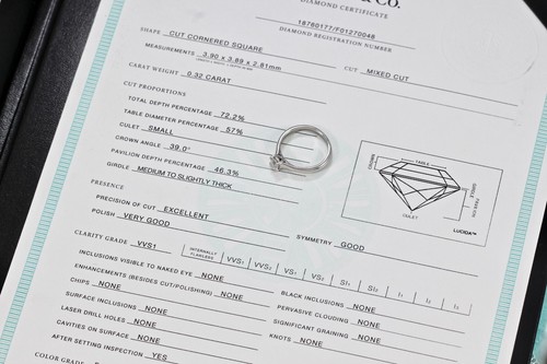 Tiffany & Co. Anello di fidanzamento con diamanti platino Lucida 0,32 carati taglia 5 - Foto 12 di 14