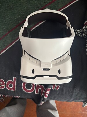 The ReTrak ETVRPROH Elite Virtual Reality Headset is a headset that combines sta