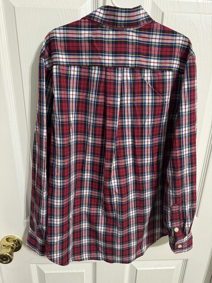 Lote de (2) camisas de vestir a cuadros con botones de manga larga Chaps para niños de 10-12 vacaciones Foto 3 de 4