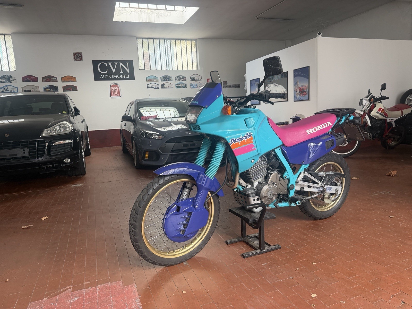 Honda NX 650 Dominator “Benetton” foto 2