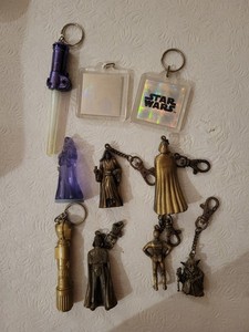 STAR WARS HUGE MIXED LOT#1 Miniatures Keychains FLIPBOOKS, Action Figs, PEZ!