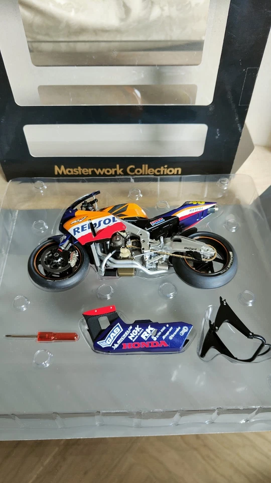 Tamiya Masterwork Collection 1/12 Honda Rc211v Rossi 2002 Item 21001 - Immagine 2 di 4