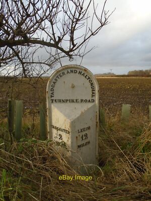 Foto 6x4 alter Meilenstein Stuttton\/SE4741 zwei Meilen westlich von Tadcaster am th c2022