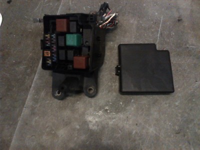 01-03 LEXUS LS430 4.3L V8 FUSE RELAY BOX