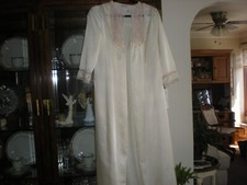 BARBIZON BOUTIQUE WOMEN'S NYLON ROBE - SIZE SMALL - NWT