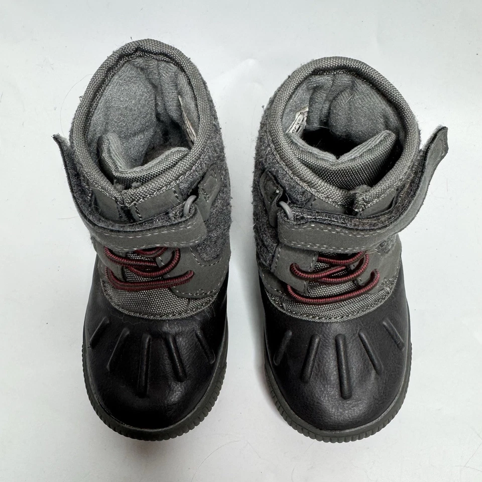 Bota de nieve Simple Joys by Carter's Child Alexis exterior invierno gris niño pequeño talla 6 Foto 2 de 4