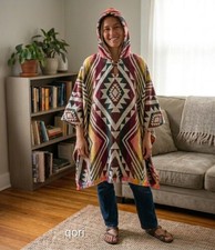 Poncho aus 100% Alpakawolle mit Kapuze - Handmade in Ecuador