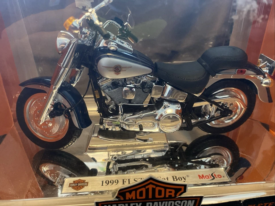 1:10 Scale MAISTO Harley Davidson 1999 FLSTF Fat Boy Blue/Silver New In Box - Image 2 of 4