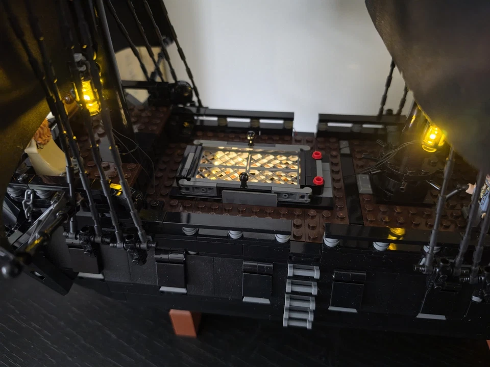LEGO Icons 10365 Captain Jack Sparrow's Pirate Ship, Foto 3 von 4