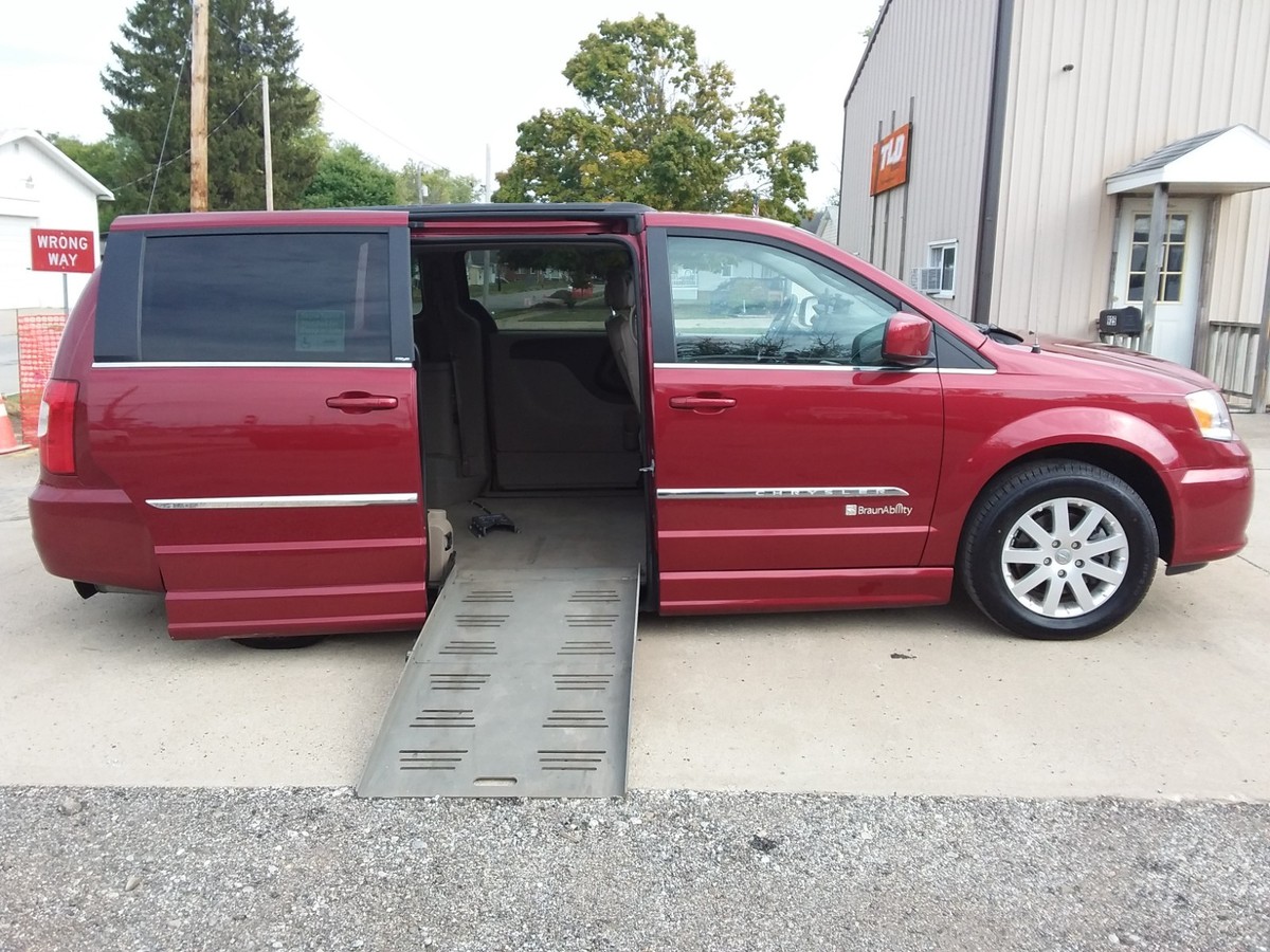 2013 Chrysler Town Country TOURING