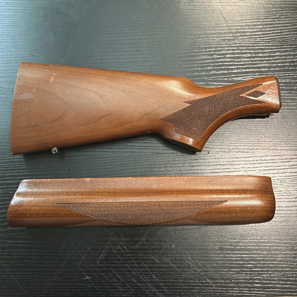 Remington Model 1100/11-87 ストック、フォアエンド SureFire Remington 11-87 & 1100 Shotgun Forend Weaponlight w