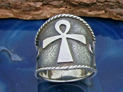 HIJONES Anubis Ring Edelstahl - Ägyptischer Schakalgott Mit Ankh Kreuz Design