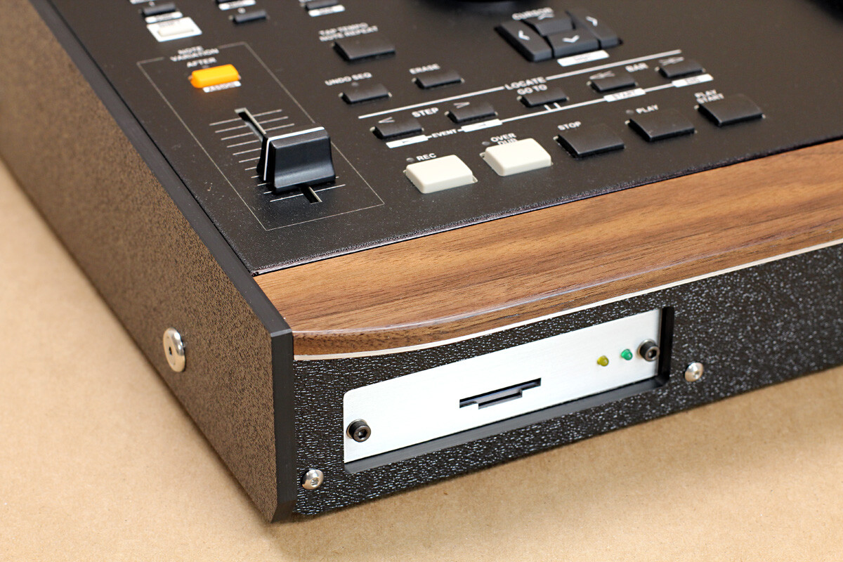 ★★★AKAI MPC 2000XL Akai MPC 2000XL Custom Black Modular with Black ABS Bezel