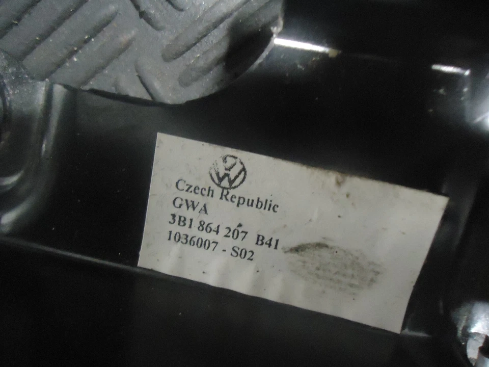 Volkswagen Passat GLX 2002 sedán de 4 movimientos 2,8 L consola central reposabrazos Foto 3 de 4