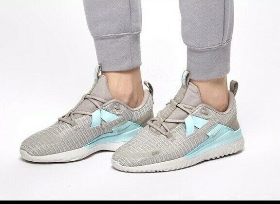 nike arena lightweight running shoe