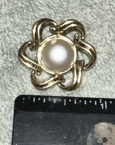 Gold & Pearl Button - Picture 3 of 3