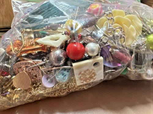 Jewelry Making Craft Lot VTG-Now scrap gold tone costume Mismatch Earrings #11B