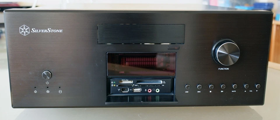 Silverstone La Scala LC16 HTPC ATX PC Gehäuse Schwarz mit Display - Bild 4 von 4