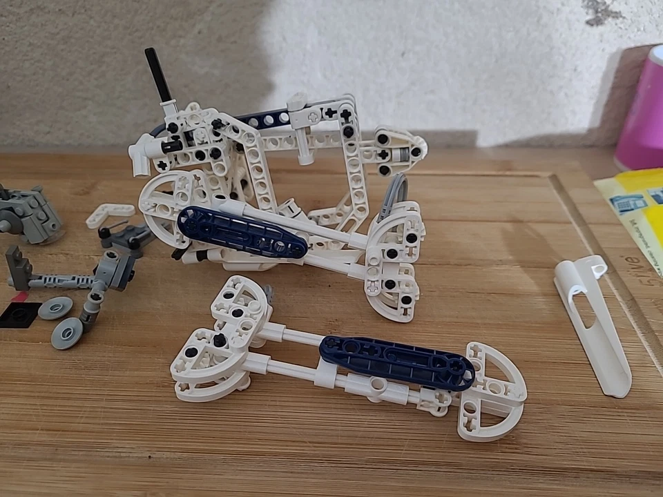 LEGO Technic 8000 Pit Droid, photo 4 sur 5