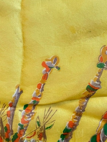 Vtg Scarf / Handkerchief Native American Teepees Feathers Totem Poles 16.5"x17" - Picture 6 of 7