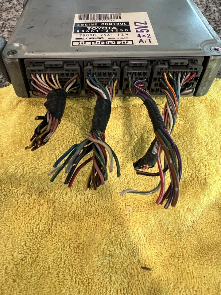Módulo de control del motor Toyota T100 1996-1997 4X2 AT ECU ECM DENSO 89661-34250 5VZ Foto 3 de 4