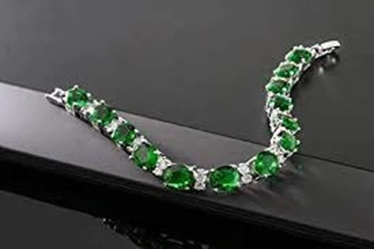 Tennis Bracelet Emerald Green Oval Topaz Silver Plated Lab Created Stone 17.5cm - Image 4 of 4