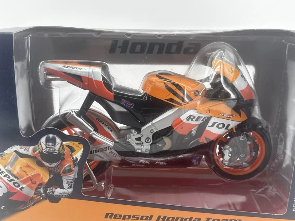 Maisto 1:10 Honda RC212V Repsol Dani Pedrosa 2009 Diecast Motorcycle - Image 2 of 4