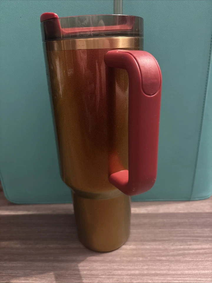 Vaso apagador Stanley x Lainey Wilson Country Gold H2.0 40 OZ - Usado Foto 2 de 4