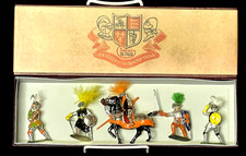 SACUL FIVE PIECE SET of KNIGHTS in repro box- Very low price 