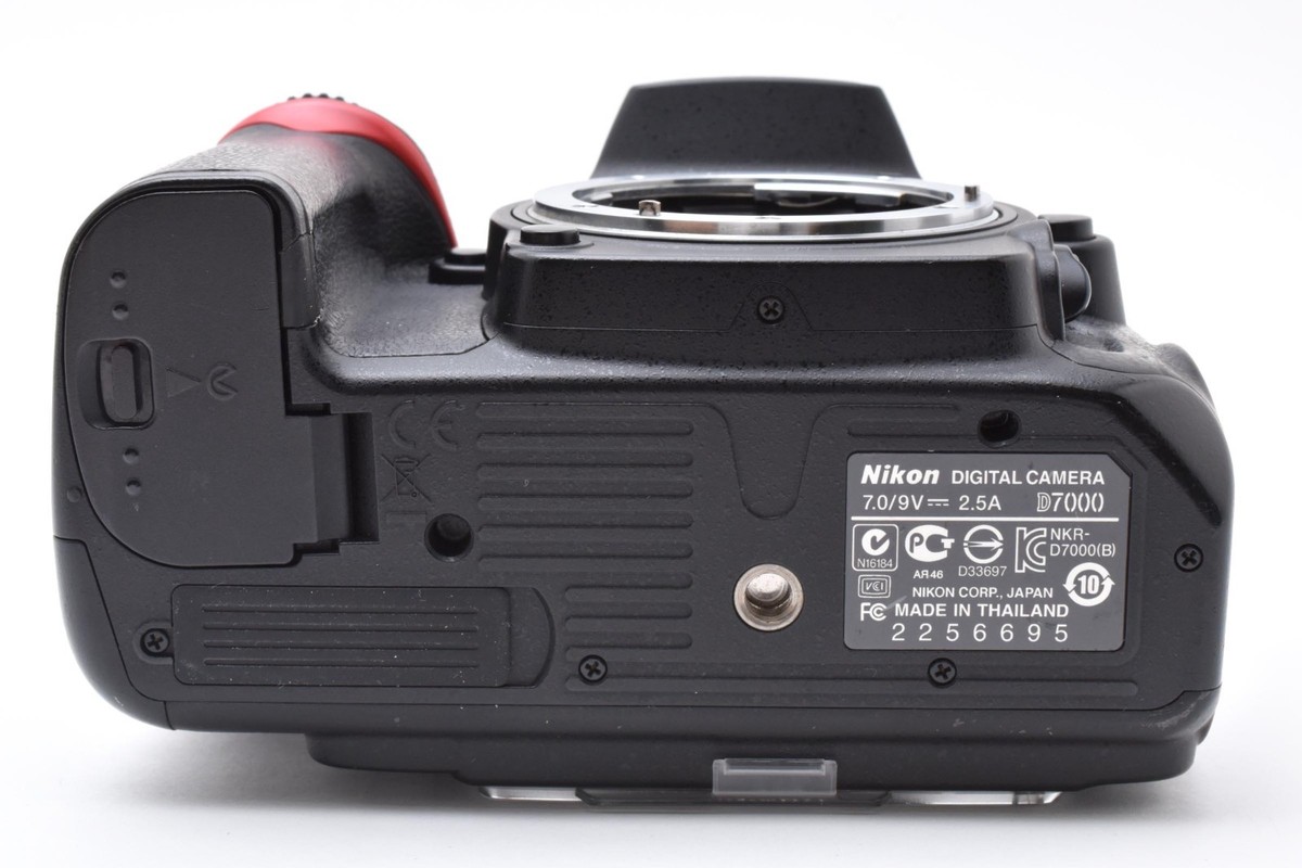 Almost Mint w/Box] Nikon D7000 16.2MP Digital SLR Camera