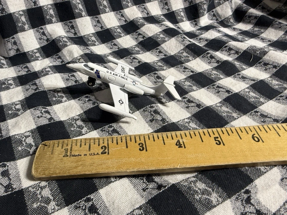 Avión de juguete diecast Matchbox 1973 Learjet Foto 4 de 4