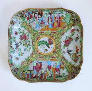 Antique Chinese Export Canton famille rose porcelain dish
