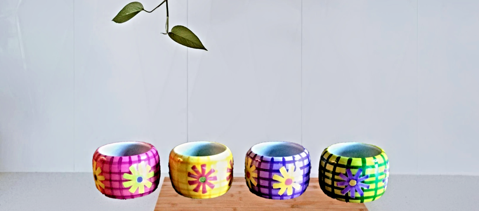 Set of 4 Vintage Floral Ceramic Napkin Rings Colorful Daisy Design Table Decor