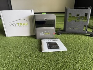 Skytrak Golf Simulator Launch Monitor with Protective Metal Case + Original Box