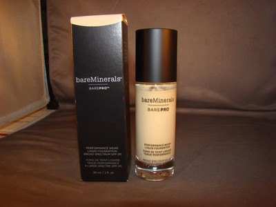 bareMinerals BAREPRO Performance Wear Liq. Foundation 30 ml SPF 20 Champagne 03