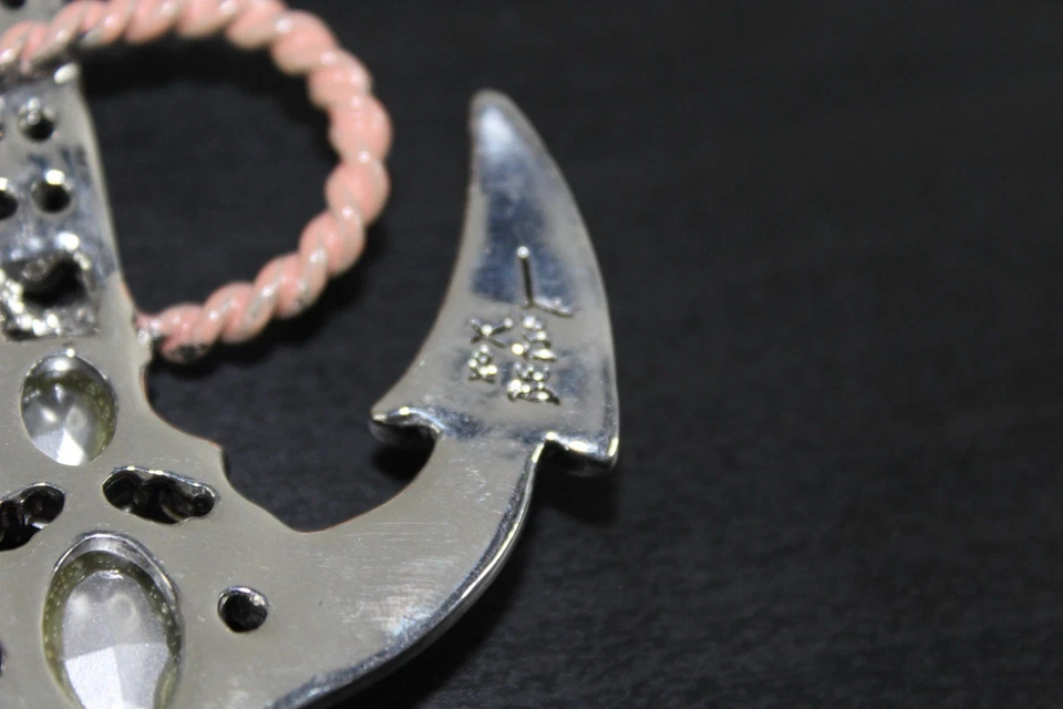 Hermoso collar largo colgante de diamantes de imitación de ancla llamativa de Betsey Johnson  Foto 4 de 4