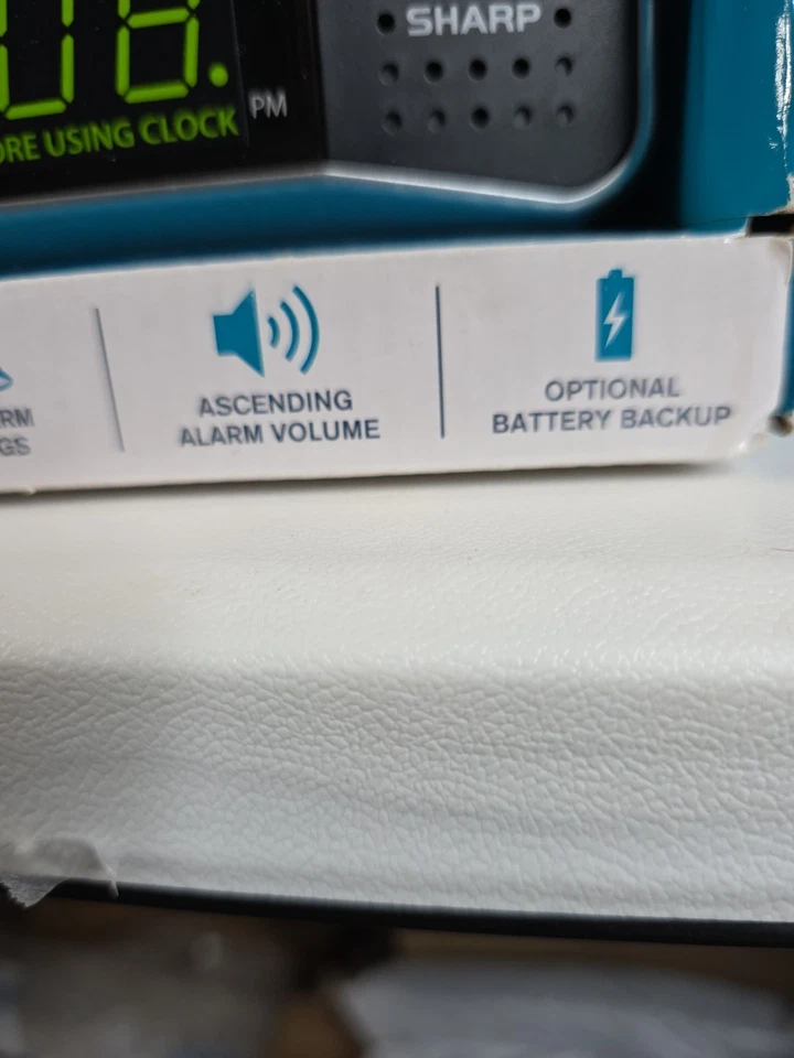 Relógio despertador digital SHARP, elétrico com bateria de backup, alarme duplo, LED verde, NOVO - Imagem 3 de 4