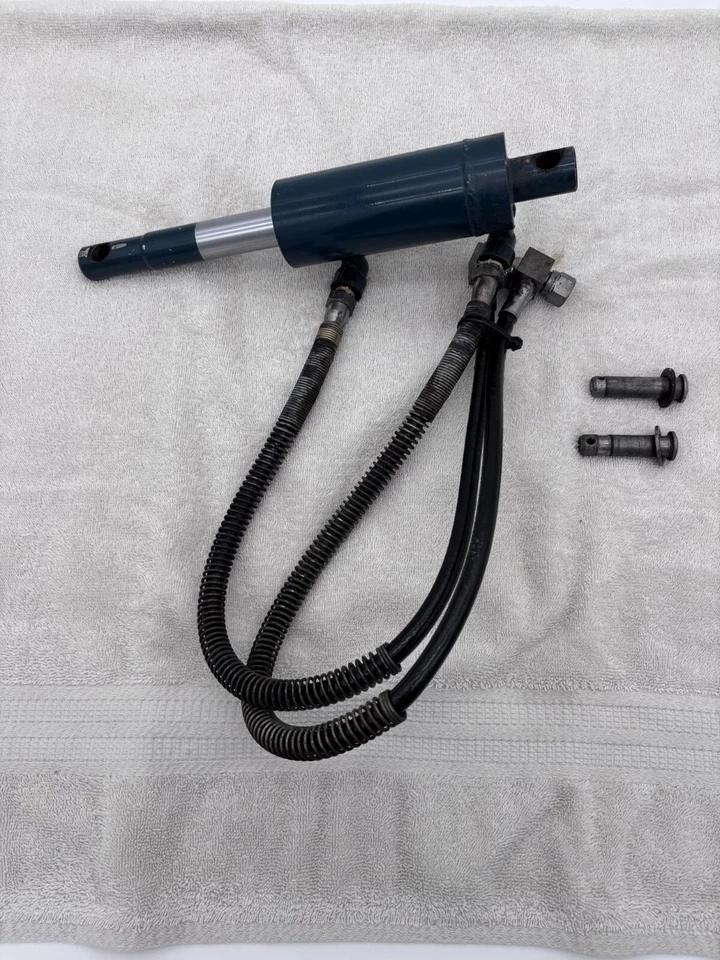 Kubota G6200 66061-36500 HST Mower Deck Lift Hydraulic Cylinder & Hoses - Image 4 of 4