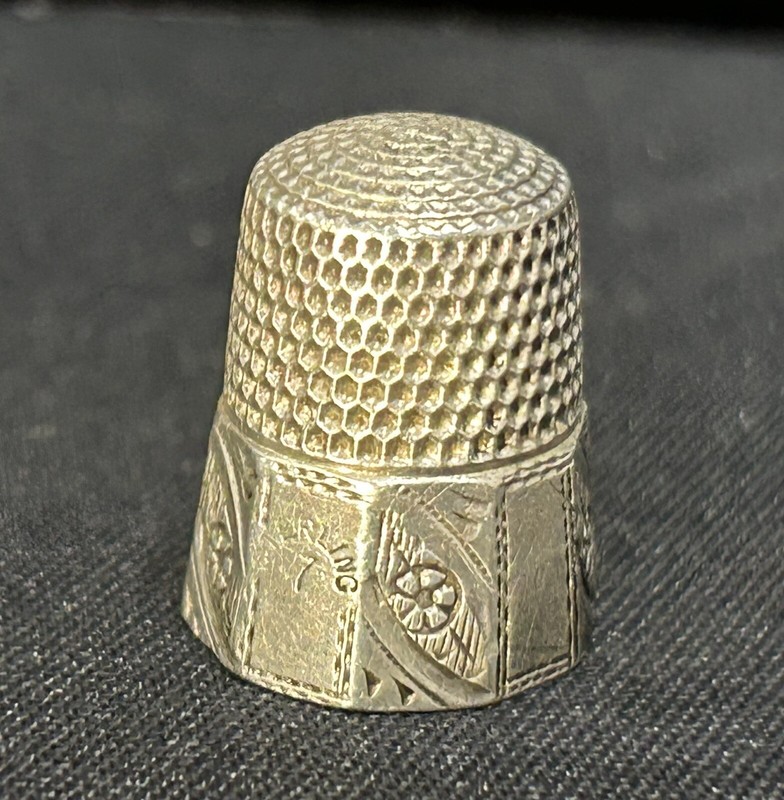 Vintage Simons Brothers Sterling Silver 10 Panel Engraved Size 7 Thimble