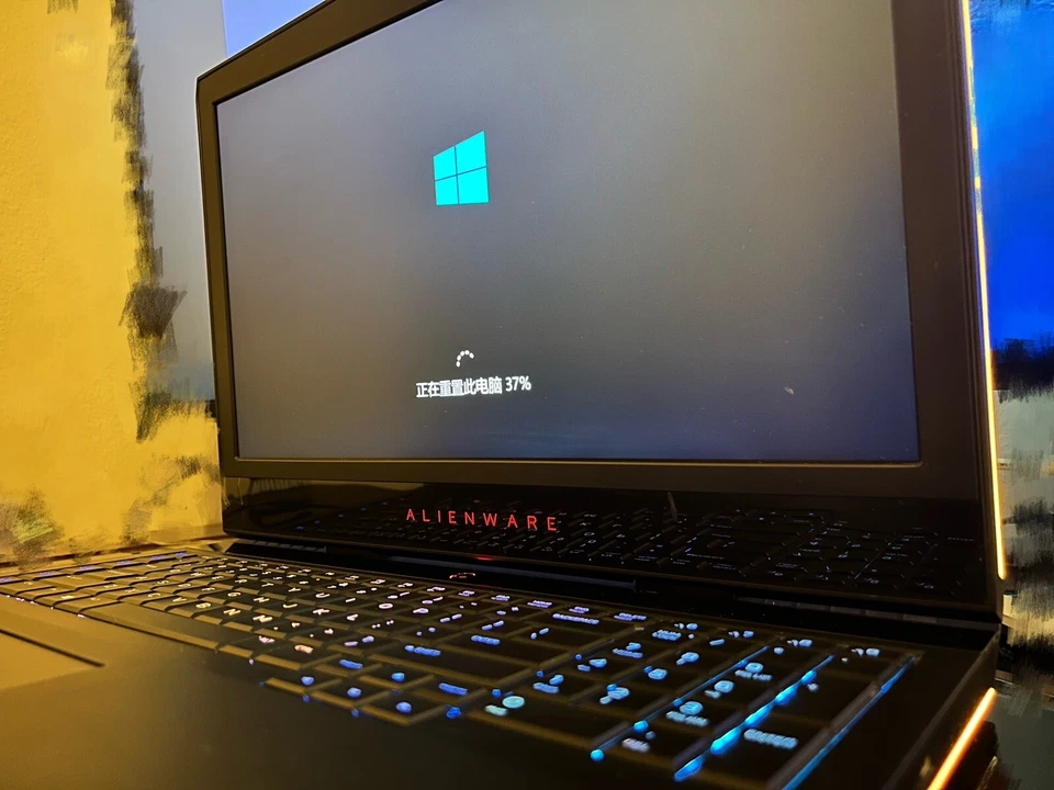 Alienware 17R4. i7-7700 @ 2.80GHz GTX1070 8GB. 128SSD+1TB HD. - Image 2 of 4