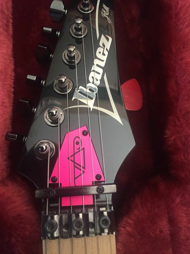 GUITAR TRUSS ROD COVER Engraved Etched - Fit IBANEZ - Jem STEVE VAI PINK BLACK - Picture 3 of 4